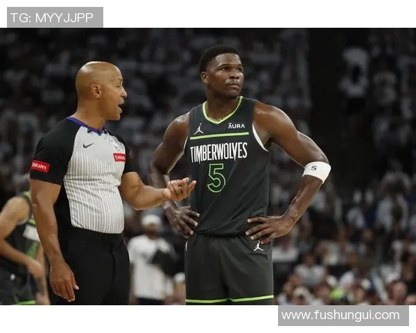 火力全开!爱德华兹半场16中10爆砍29分 三分10中6 火力全开!爱德华兹半场16中10爆砍29分 三分10中6