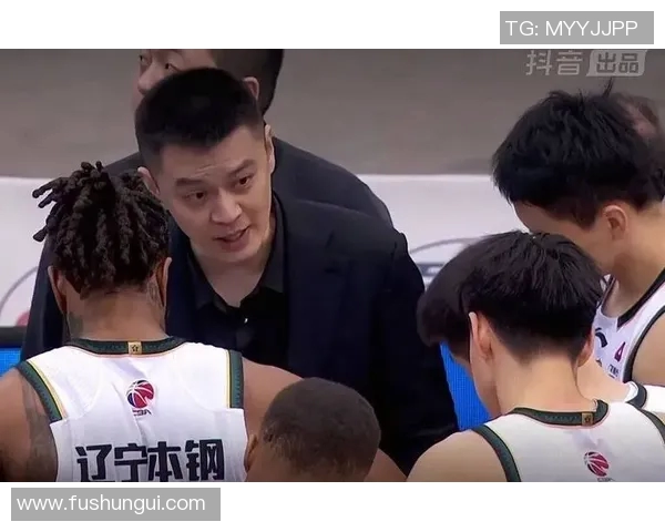 辽篮惨败广州赛后，付豪怒怼球迷，杨鸣说的实在，球迷：算啥东西